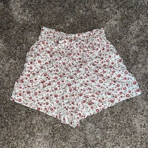 Medium, floral Hollister shorts with pockets